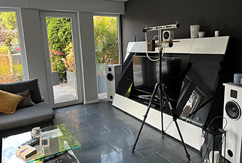 Abb. 1: Stationäres GSP-System zur Probenahme von einatembarem Staub, Apollosammler und Thermohygrometer zur Sammlung von Staub im häuslichen Umfeld.